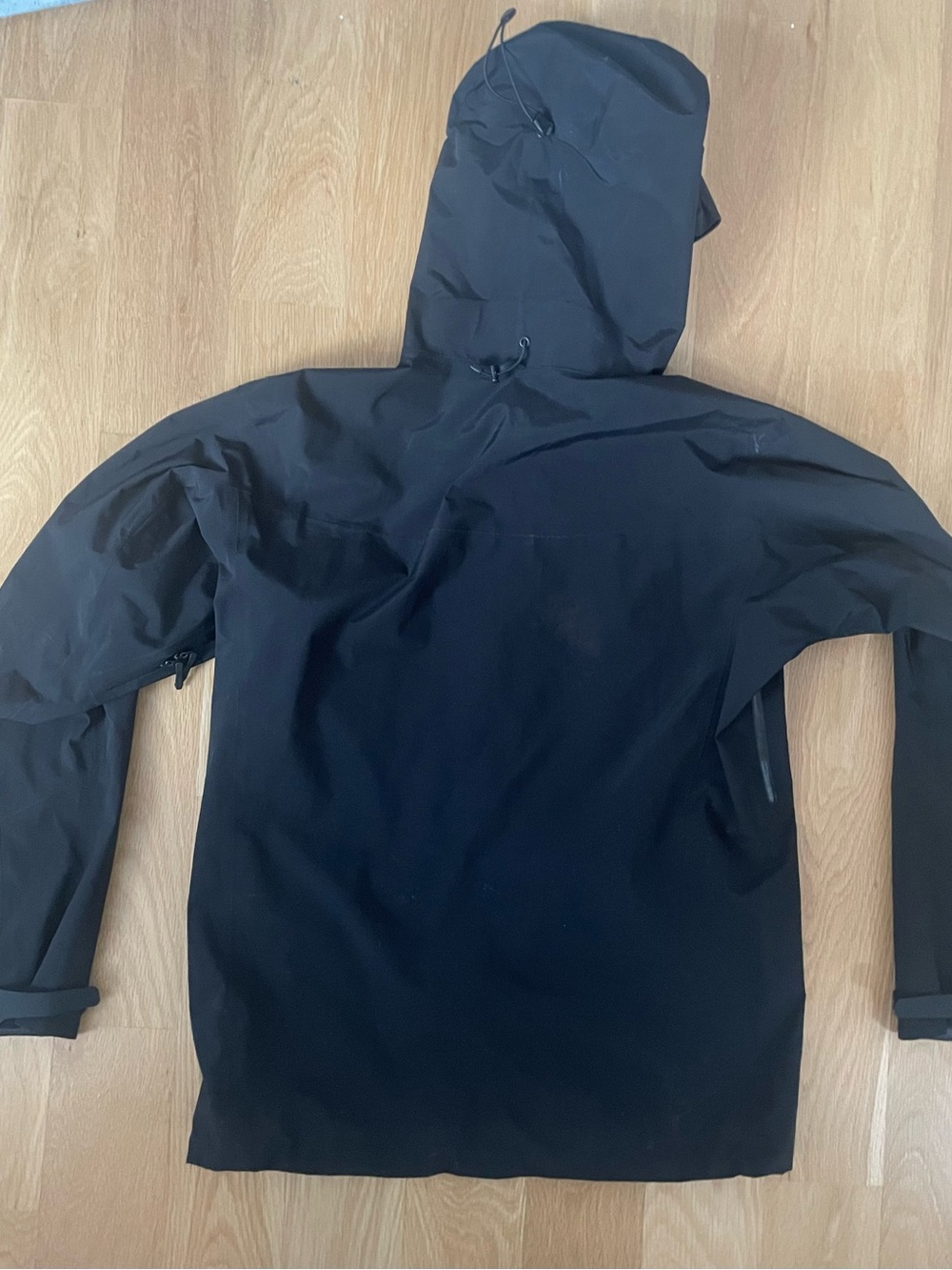 Arcteryx Alpha SV Jacket Size Large/L Great Condition Black and Gold - Picture 2 of 4